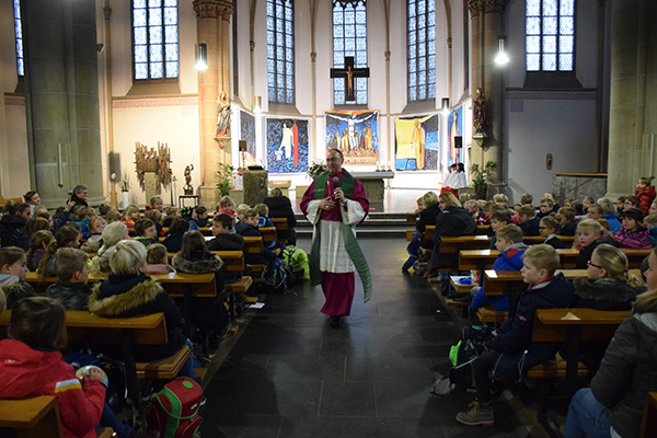 Schulgottesdienst mit Bischof Lohmann